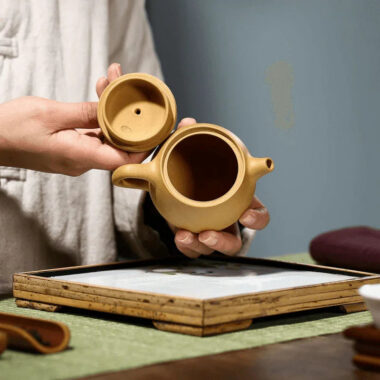 Yixing Zisha Teapot [Three Legs Tripod] (Huangjin Duan Ni – 190ml)