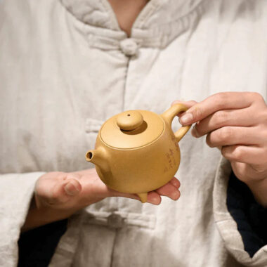Yixing Zisha Teapot [Three Legs Tripod] (Huangjin Duan Ni – 190ml)
