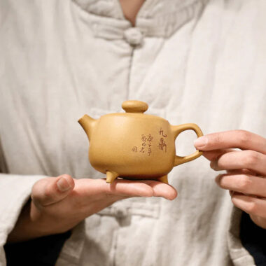 Yixing Zisha Teapot [Three Legs Tripod] (Huangjin Duan Ni – 190ml)