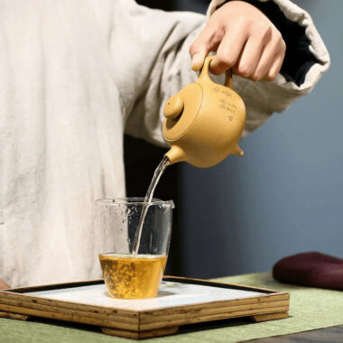 Yixing Zisha Teapot [Three Legs Tripod] (Huangjin Duan Ni – 190ml)