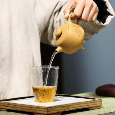 Yixing Zisha Teapot [Three Legs Tripod] (Huangjin Duan Ni – 190ml)