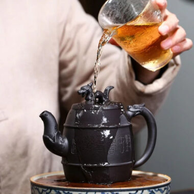 Yixing Zisha Teapot [Xiangrui] (Hei Ni – 420ml)