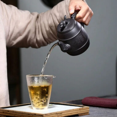 Yixing Zisha Teapot [Xiangrui] (Hei Ni – 420ml)