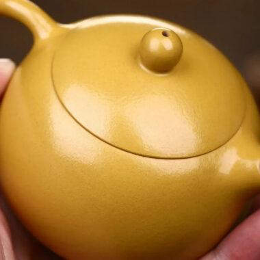 Yixing Zisha Teapot [Xishi Pot] (Huangjin Zhu Ni – 150ml)