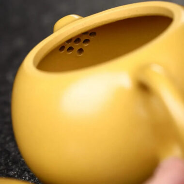 Yixing Zisha Teapot [Xishi Pot] (Huangjin Zhu Ni – 150ml)