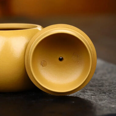 Yixing Zisha Teapot [Xishi Pot] (Huangjin Zhu Ni – 150ml)