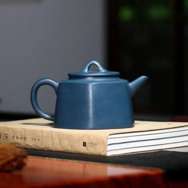 Yixing Zisha Teapot [Yangshen Liufang] (Tian Qing Ni -370ml)