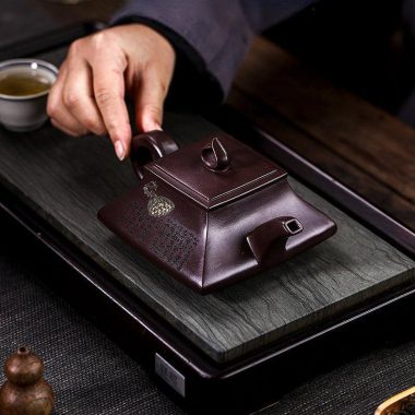 Full Handmade Yixing Zisha Teapot [Ai Lian Shuo] (Zi Jia Ni – 280ml)