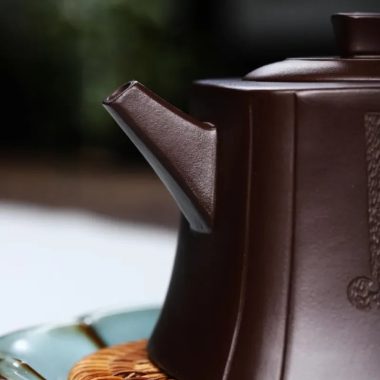 Full Handmade Yixing Zisha Teapot [Dazhi Ruoyu] (Lao Zi Ni – 210ml)