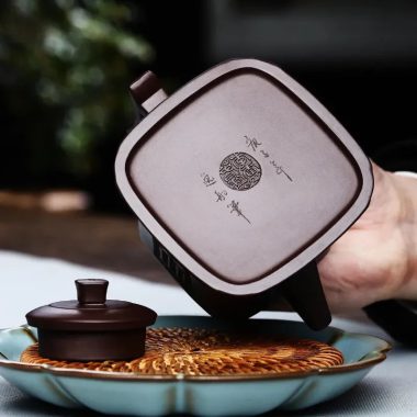 Full Handmade Yixing Zisha Teapot [Dazhi Ruoyu] (Lao Zi Ni – 210ml)