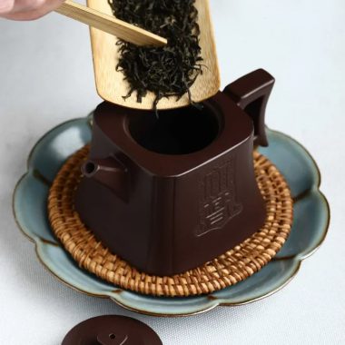 Full Handmade Yixing Zisha Teapot [Dazhi Ruoyu] (Lao Zi Ni – 210ml)