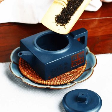Full Handmade Yixing Zisha Teapot [Feng Qing Qi Zheng] (Tian Qing Ni – 300ml)