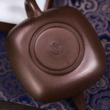 Full Handmade Yixing Zisha Teapot [Fu Yun Mian Chang] (Lao Zi Ni – 200ml)
