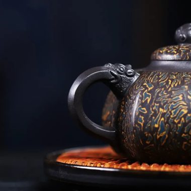 Full Handmade Yixing Zisha Teapot [Liufang Hei Bao] (Hei Jiao Ni – 310ml)