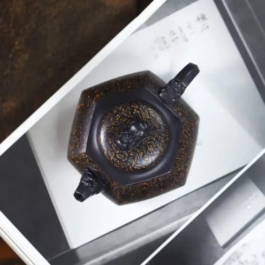 Full Handmade Yixing Zisha Teapot [Liufang Hei Bao] (Hei Jiao Ni – 310ml)