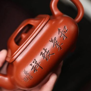 Full Handmade Yixing Zisha Teapot [Niu Gai Chuan Lu Pot] (Xiao Meiyao Zhu Ni – 250ml)