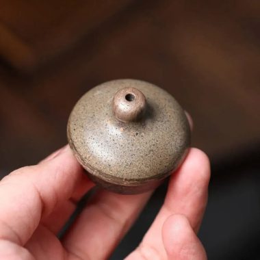 Full Handmade Yixing Zisha Teapot [Ruding Tripod Pot] (Lao Duan Ni – 200ml)
