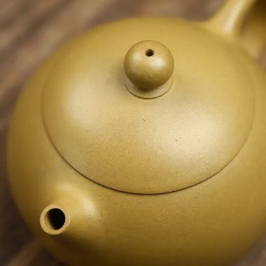 Full Handmade Yixing Zisha Teapot [Xishi Pot] (Huangjin Duan Ni – 200ml)