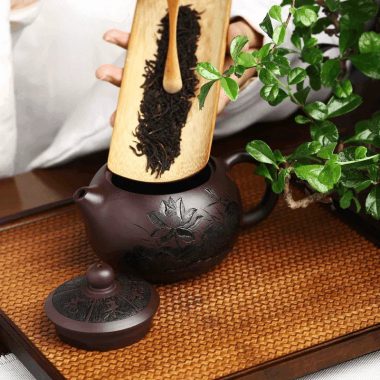 Full Handmade Yixing Zisha Teapot [Ya Shi Liu Xiang] (Zi Jia Ni – 300ml)