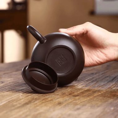Full Handmade Yixing Zisha Teapot [Ya Shi Liu Xiang] (Zi Jia Ni – 300ml)