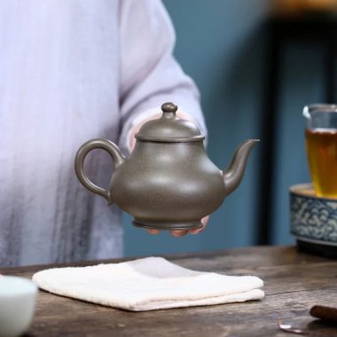 Yixing Zisha Teapot [Gao Pan Hu] (Xue Ke Qing – 300ml)